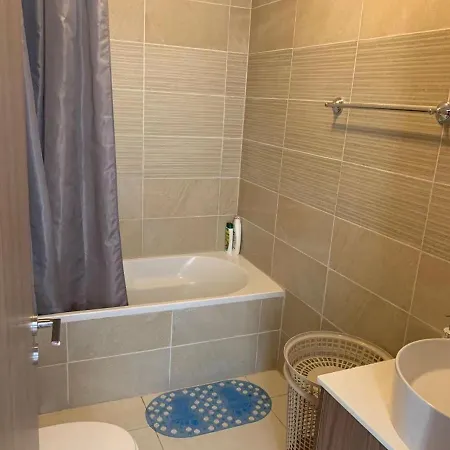 Central Large 2bd Apt Near The Beach Apartment Larnaca
