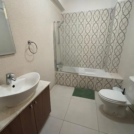 Central Large 2bd Apt Near The Beach Apartment Larnaca