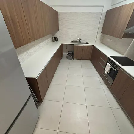 Central 2 Bedroom Apartment Near Finikoudes Beach Larnaca
